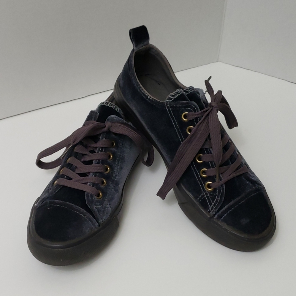 Sz 6.5 FreeChoice Purple Velvet-like Lace Sneakers